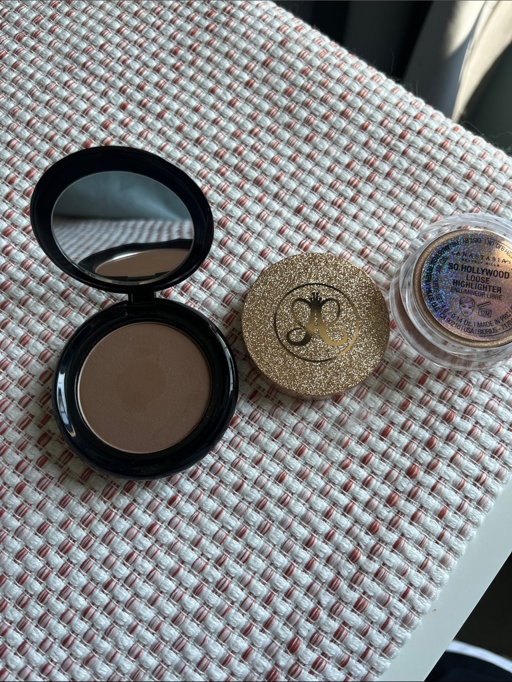 Anastasia Beverly Hills Loose Highlight and Marc Jacob’s Omega Shadow